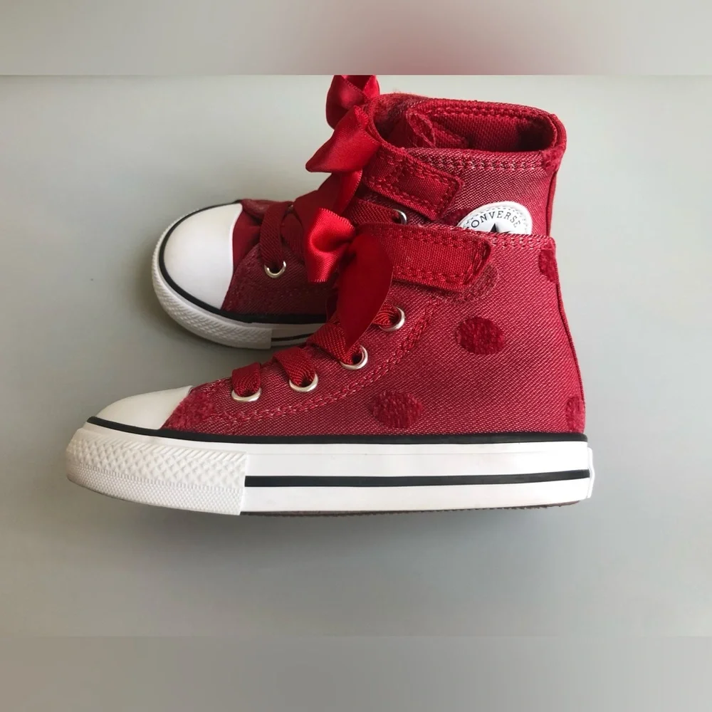 Converse Chuck Taylor All Star Bow Easy On High Top Sneaker Size: US Toddler 6C